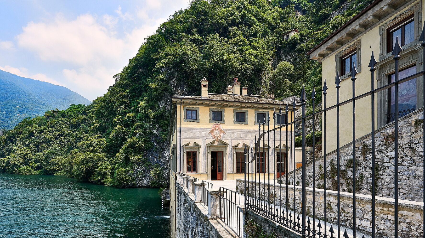 Villa Pliniana outside