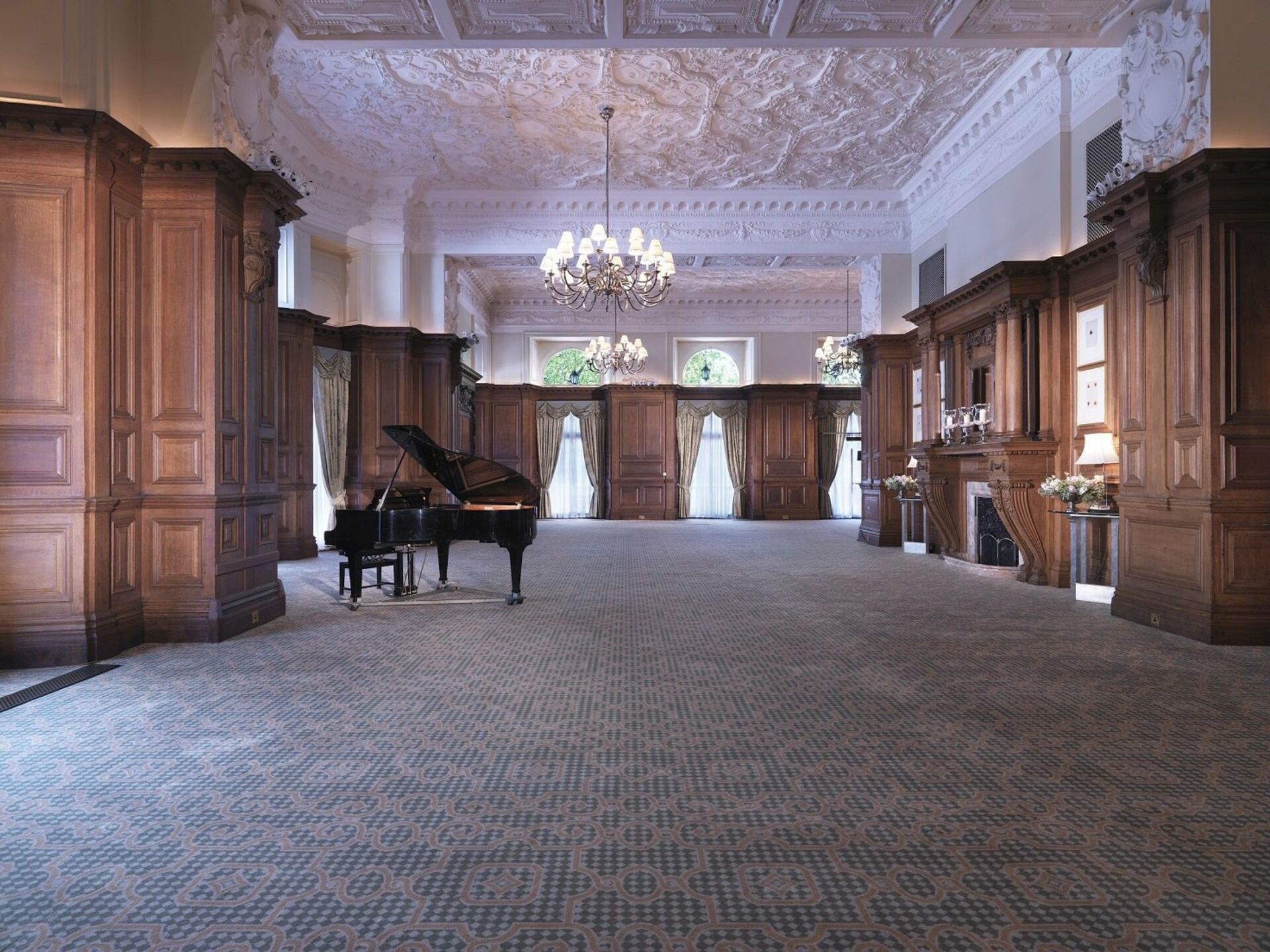 The Landmark London Drawing Room | Scarlet