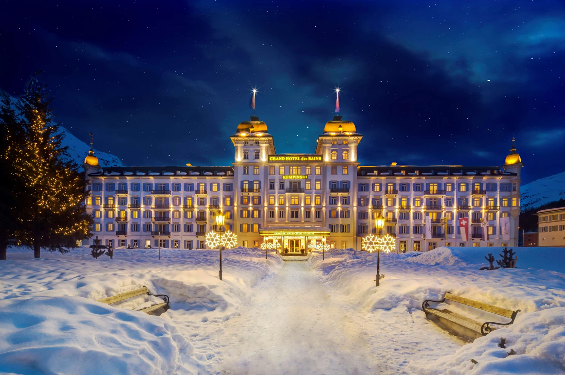 Grand Hotel des Bains Kempinski at night