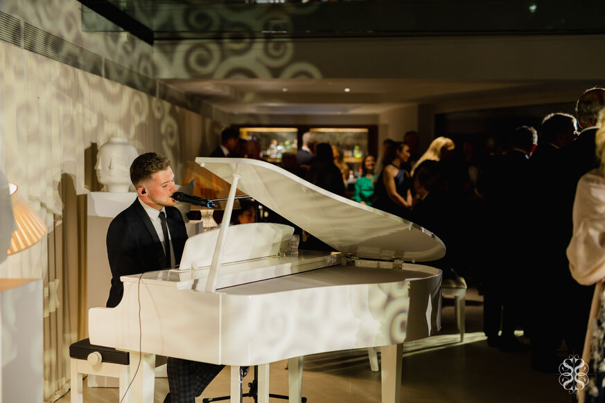 Le Manoir Oxfordshire Wedding | Scarlet